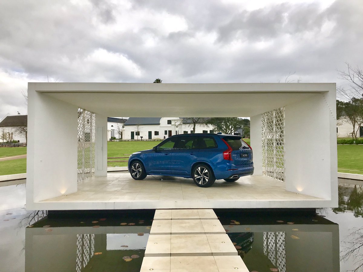 khuleonwheels's tweet photo. We’ve landed in Cape Town where we are attending the launch of the refreshed XC90. On the outside, the XC90 offers subtle upgrades to the original beautiful design, such as new wheels, exterior colours and a modern new grill, among other details.

#XC90Recharged 
#RechargetheCity https://t.co/WDfRqhUO5E
