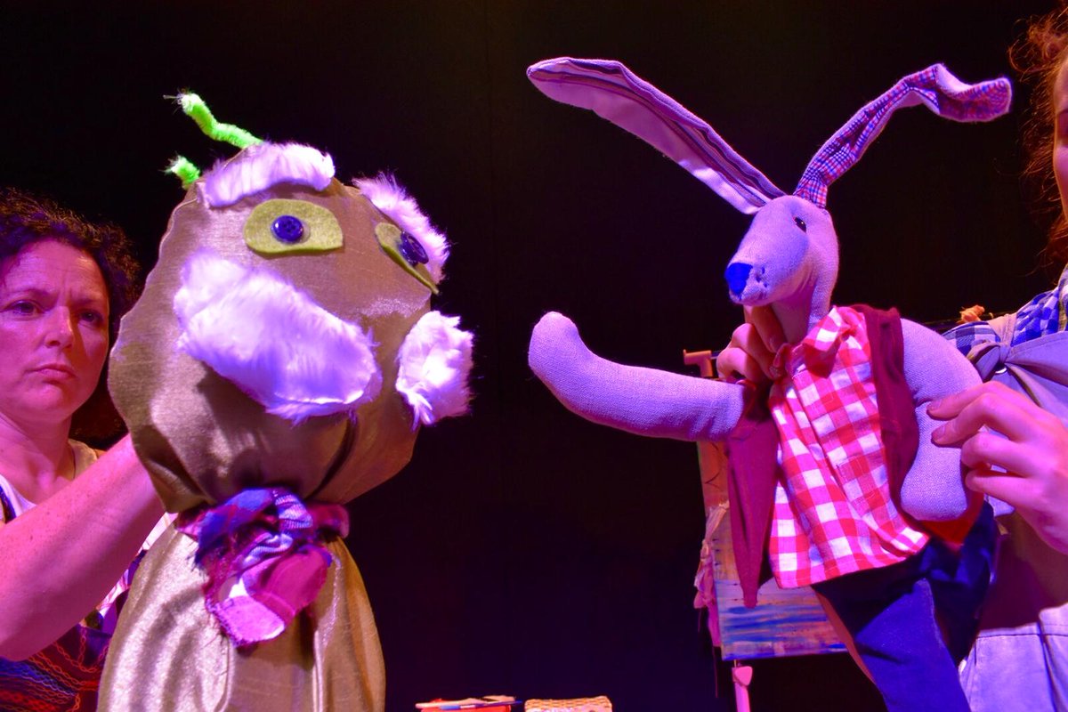 Only 5 more performances left of our wonderful #childrensshow SPECTACULAR! 🐝✨ Make sure you come and see us before we have to leave beautiful Edinburgh! ☀️☀️☀️☀️ #edfringe #makeyourfringe #spectacular #childrenstheatre #family #familyfringe #puppets #pqavenues #theatre