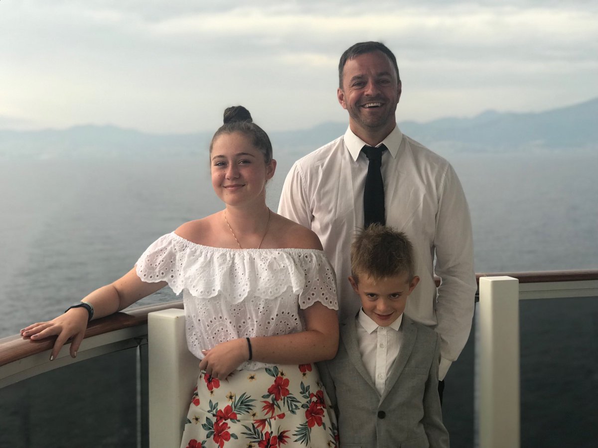 Nickitmitchell's tweet photo. Ready for elegant night on MSC #didntreadthememo #tomorrownight #tieoff #slightlyoverdressed #smartestfamily https://t.co/6VzBThVeY5