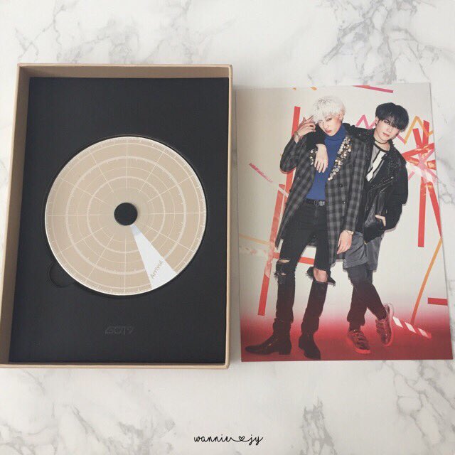 wannie_jy's tweet photo. GOT7 Album Flight Log Arrival
ราคา350฿ ส่งลทบ50฿ kerry80฿
ยังไม่ได้แกะซีลไม่มีโปสเตอร์ ของในอัลบั้มมี...
- ซีดี
- โปสการ์ด
- การ์ด3ใบ
- โฟโต้บุ๊ค
เพลงบั้มนี้กัซร้องในคอนบ่อยมากๆ
#got7 #อัลบั้มgot7 #flightlogarrival #ของสะสมgot7 #ตลาดนัดอากาเซ #ตลาดกัซ #ตลาดนัดอากาเซ่ https://t.co/6lP3KdRzKq