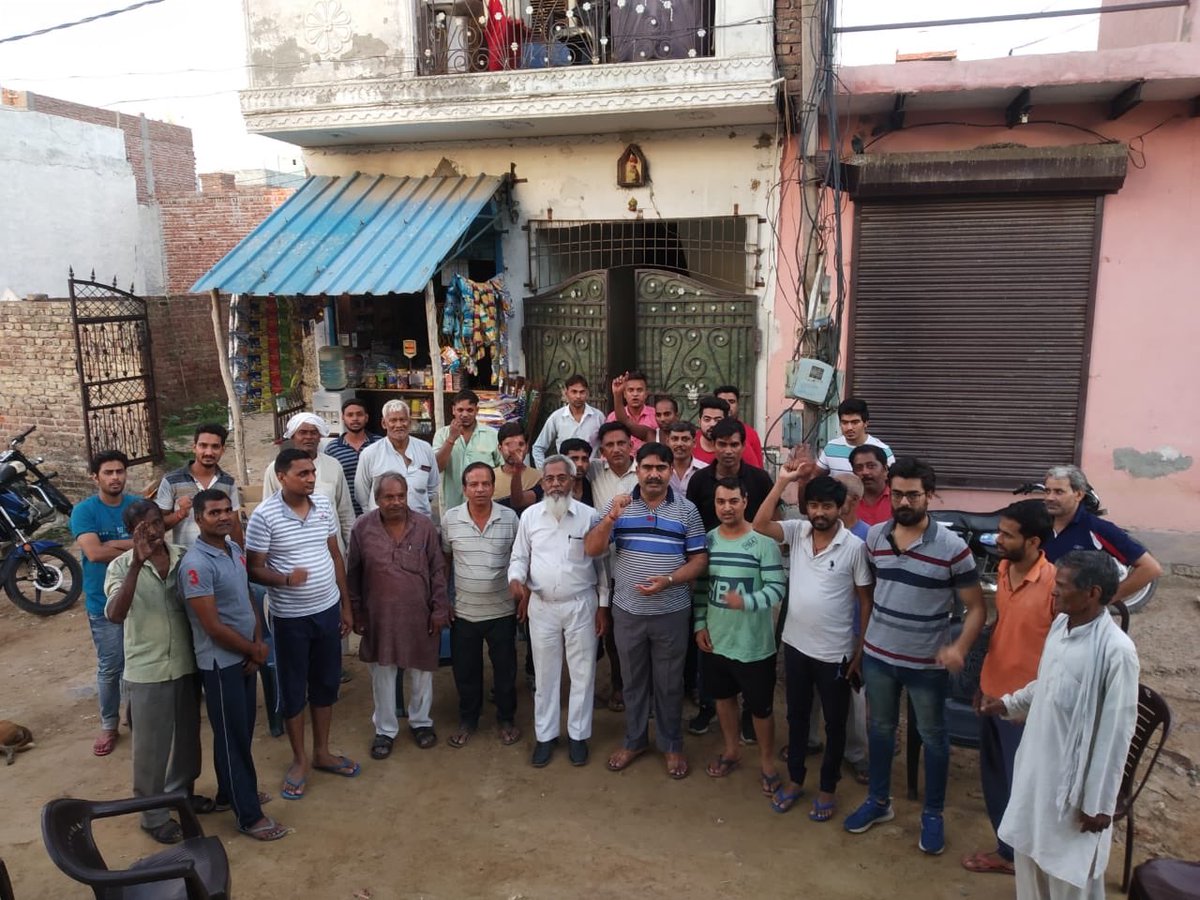 VohraBjp's tweet photo. एनआईटी विधानसभा - राजीव कालोनी में मीटिंग ली।जिस में उपस्थित स्थानिए लोगों से आगामी विधानसभा चुनाव के विषय में पार्टी को समर्थन करने के लिए अपील करी तथा साथ ही पार्टी का सदस्य भी बनाया।
@mlkhattar @subhashbrala @aniljaindr @sureshbhattbjp @KPGBJP @Ajaygaurbjpfbd @SundeepJoshiBJP https://t.co/dAvTlM4QS2