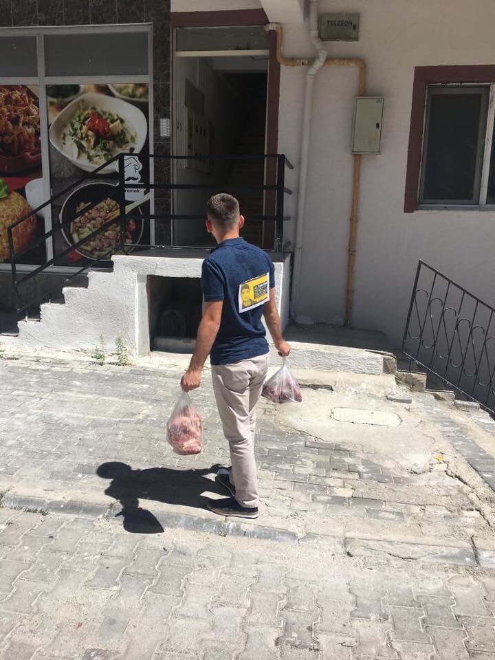 boluakgenclik14's tweet photo. 16 yaşındaydı. Fakir ailelere kurban eti dağıtırken terör örgütü PKK tarafından şehit edildi. Kurban bayramının 3. Gününde #yasinbörü kardeşimizin şehadetini unutmadık!
İhtiyaç Sahibi ailelere kurban etlerimizi dağıttık!
#kurbanbayramı https://t.co/UCxgYUm0T8