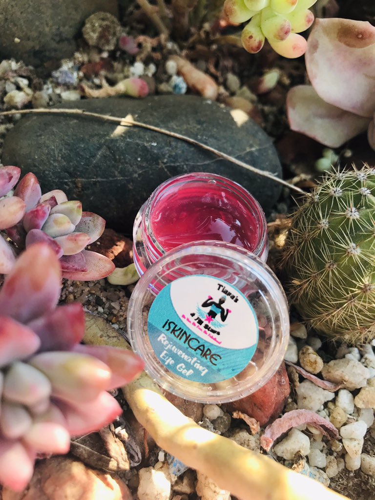 LizzvwykDe's tweet image. My passion is #skincare. What is yours? #hyaluronic #beetrootpowder #raspberrypowder #vitamine and more for a rejuvenating eye gel! #iSkinCare #tiarasandallstars