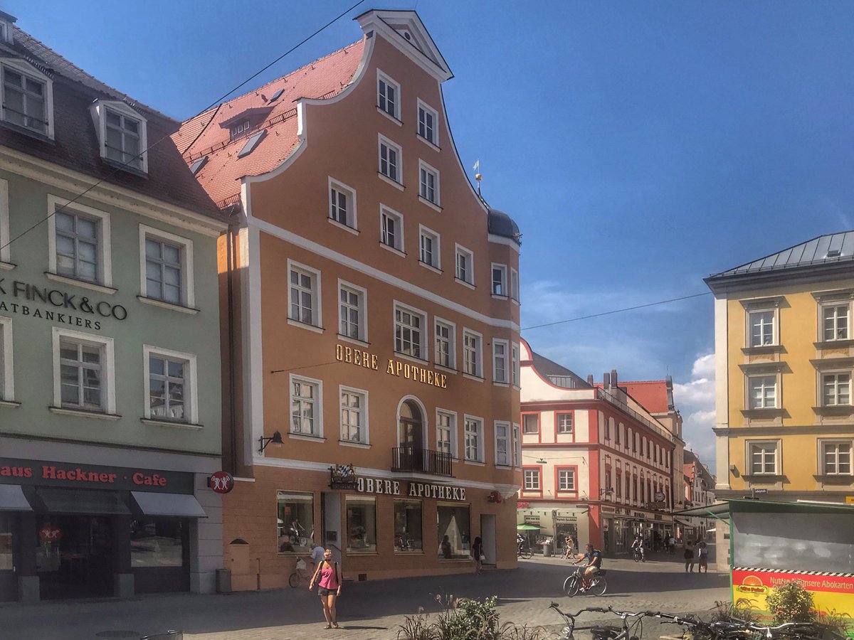 SylviaB42878669's tweet photo. Ferienzeit und Hitze: da ist es in der Stadtmitte immer ruhiger 💙 #Ingolstadt #Obere #Apotheke https://t.co/cnFjcDylm6