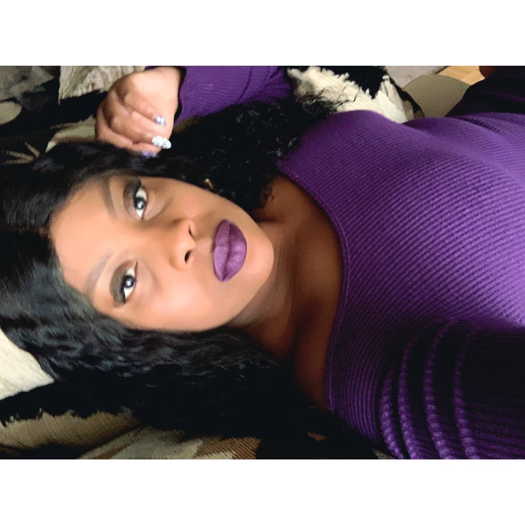 kingston_jael's tweet photo. I have not worn this color in a long time...so I wanted you guys to feel how vivid a metallic liquid matte can be on a rainy day with very little natural light... 🥰 #ScreamMyName from #TooFacedCosmetics @toofaced #melaninpoppin #melaninqueen #melaninmagic #blackgirlmagic https://t.co/kKckM2BG8D