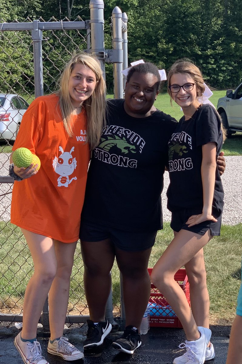 Dragon_council's tweet photo. Back to School Bash volunteers: Thank you! You did a wonderful job helping out for this event!  Shout out to the football players and cheerleaders for stepping in ! https://t.co/Xgo9smGn91