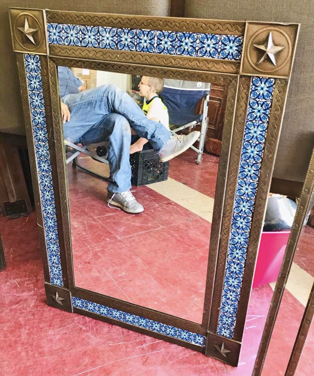DustyPee's tweet photo. #crateman #milkcrateman in his younger years. @SellingAMirror https://t.co/w4W4p4wadd