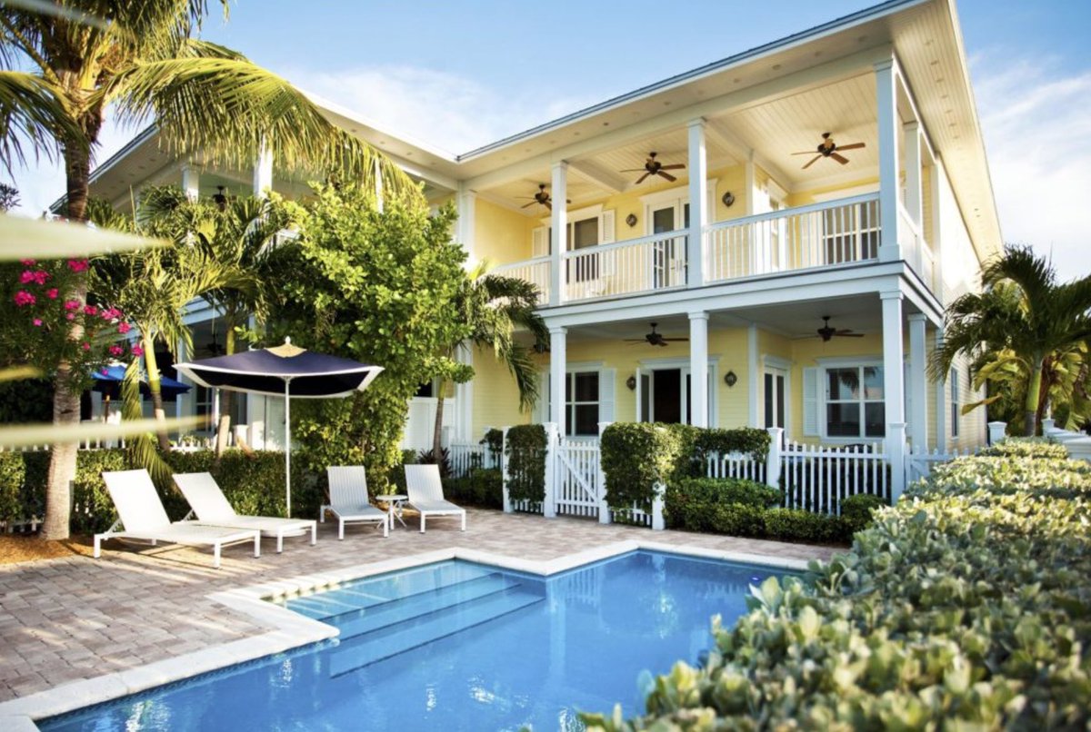 MillenniumMag's tweet photo. #SunsetKeyCottages #keylimecoladas #islandgetaway #turquoisewater #goldentan #KeyWest #Florida #islandoasis #luxurious https://t.co/TELIWMTydg https://t.co/enFzdQMFio