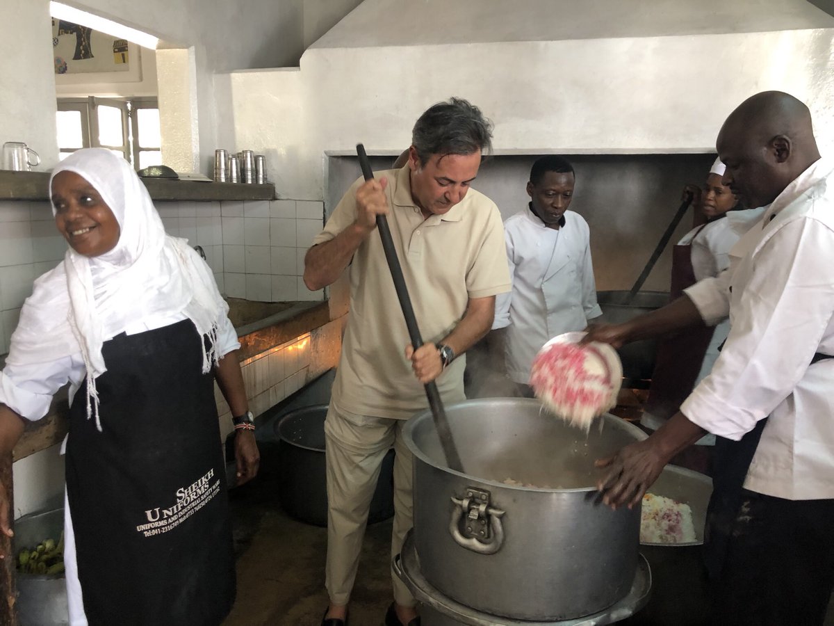 @anidanongd  merece toda vuestra consideración  y ayuda. Su impagable labor en Kenia la he podido constatar este verano delascosasdelcomer.com/2019/08/13/ani…