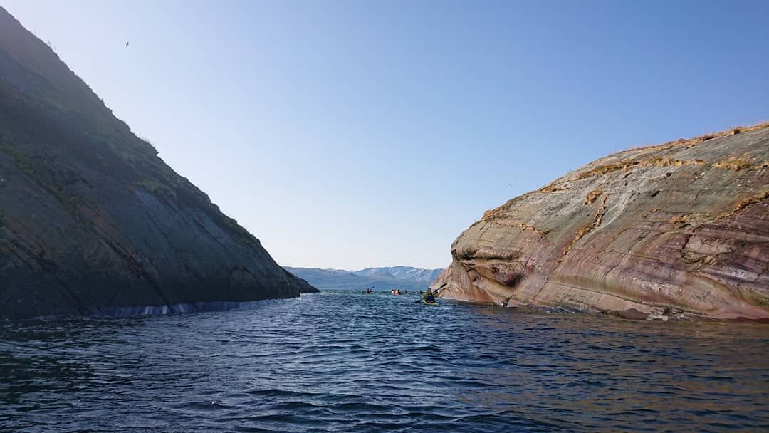 OutwardBoundFIN's tweet photo. Altafjord -melonta:
Loputon meri, puuttomat tasangot, viehättävät kalastajakylät, lintusaaret, runsas merieläimistö ja rantajyrkänteet antavat ainutlaatuisen kokemuksen luonnosta.
#weareobf #outwardboundfinland #kajakkivaellus #melontaretki #altahammerfest #alta #norja https://t.co/XTD9odakiF