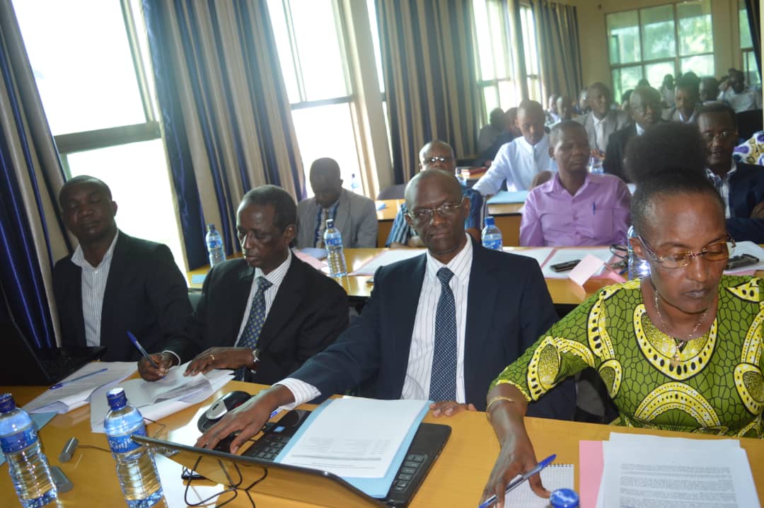 RTNBurundi's tweet photo. #Burundi Tous les intervenants qui se sont exprimés lors de la restitution de l'aide mémoire de la mission de revue d'achèvement du #PAIVAB ont apprécié les résultats atteints et ont demandé d'arrêter des stratégies pour la pérennisation des acquis. https://t.co/43FaIq8ZfY