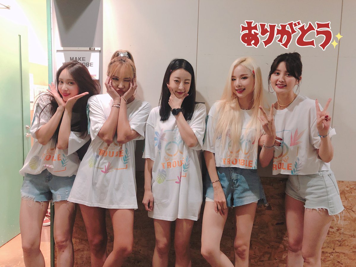 ami__LeGGo's tweet photo. EXID 2019 Summer Live Tour 
-Trouble-

LEちゃん、、微笑みとｻｲﾝﾎﾞｰﾙ有難う
😢💜家宝にします！！
ｼﾞｮﾝﾌｧちゃんﾊｰﾄとﾎﾟﾆﾃ有難う😣💛

@exid_0110 
ｼﾞｮﾝﾌｧちゃん運強くて有難い😂
みゆちゃん１日ありがとう！！❤︎
@heohiyorin さん
素敵なｿﾝﾑﾙ有難うございます❤︎ https://t.co/j4DTqhGzFR