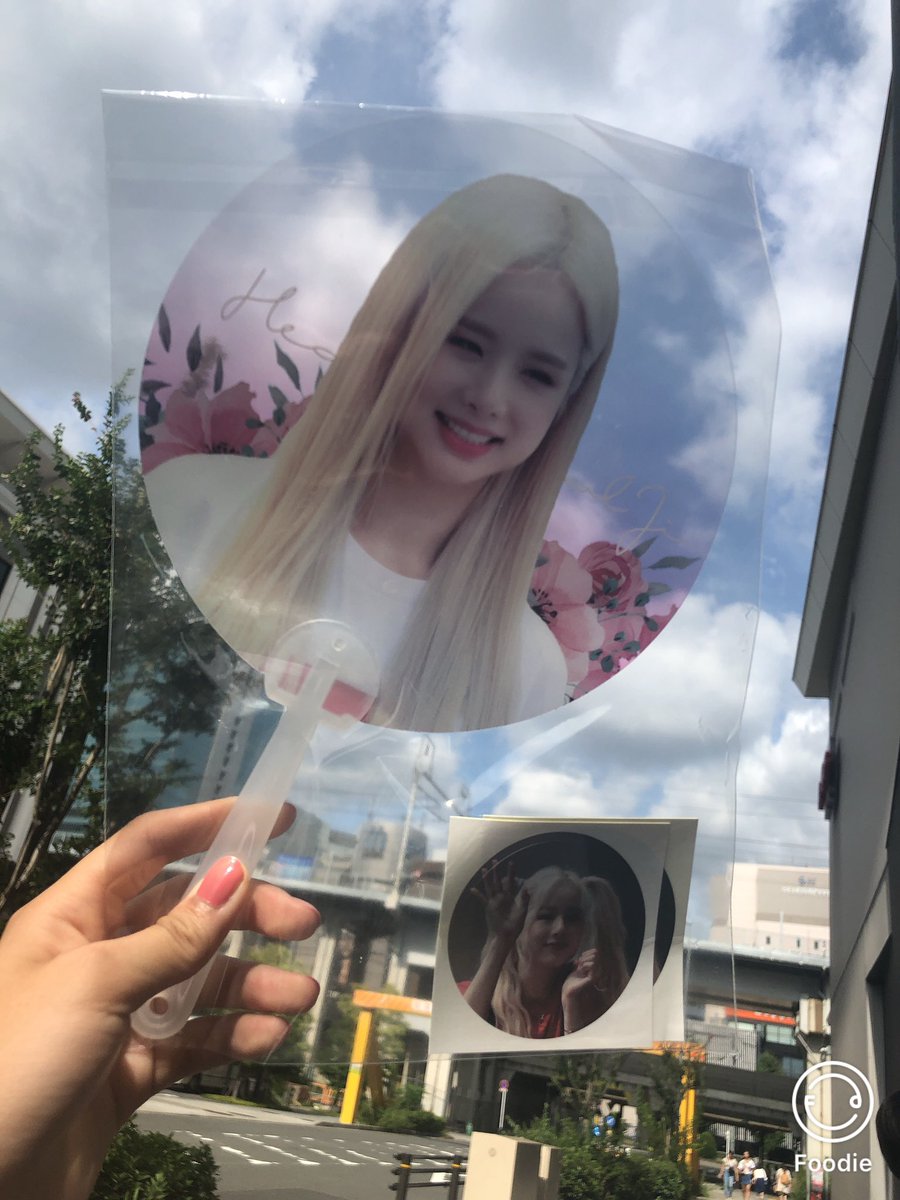ami__LeGGo's tweet photo. EXID 2019 Summer Live Tour 
-Trouble-

LEちゃん、、微笑みとｻｲﾝﾎﾞｰﾙ有難う
😢💜家宝にします！！
ｼﾞｮﾝﾌｧちゃんﾊｰﾄとﾎﾟﾆﾃ有難う😣💛

@exid_0110 
ｼﾞｮﾝﾌｧちゃん運強くて有難い😂
みゆちゃん１日ありがとう！！❤︎
@heohiyorin さん
素敵なｿﾝﾑﾙ有難うございます❤︎ https://t.co/j4DTqhGzFR