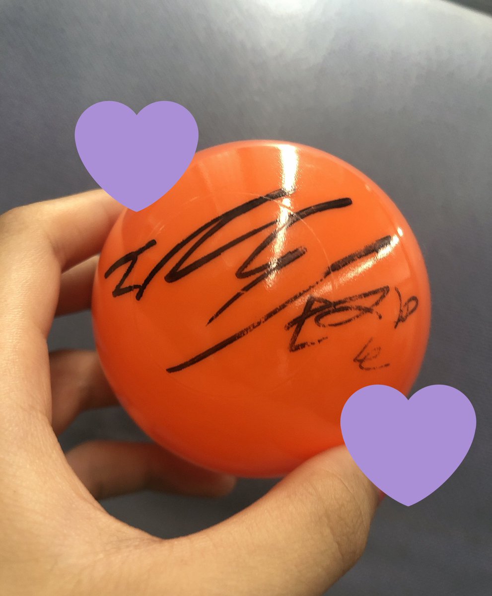 ami__LeGGo's tweet photo. EXID 2019 Summer Live Tour 
-Trouble-

LEちゃん、、微笑みとｻｲﾝﾎﾞｰﾙ有難う
😢💜家宝にします！！
ｼﾞｮﾝﾌｧちゃんﾊｰﾄとﾎﾟﾆﾃ有難う😣💛

@exid_0110 
ｼﾞｮﾝﾌｧちゃん運強くて有難い😂
みゆちゃん１日ありがとう！！❤︎
@heohiyorin さん
素敵なｿﾝﾑﾙ有難うございます❤︎ https://t.co/j4DTqhGzFR