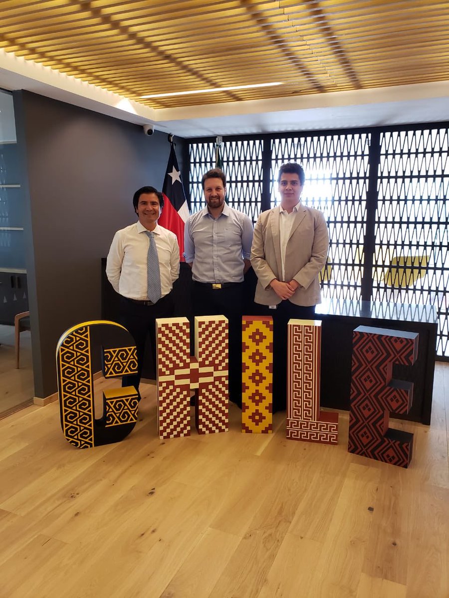CorfoMaule's tweet photo. #FelizMartes Compartimos con uds. nota publicada en👉 @diarioelcentro sobre empresa @toth_life que se adjudicó #GoGlobalCL apoyado por @Corfo y @ProChile que le permitió viajar a #México.
DRs @rafaelziga y @julietaromerov se reunieron ayer con ejecutivo de empresa ganadora 🇨🇱🌍 https://t.co/S8nPJWS48d