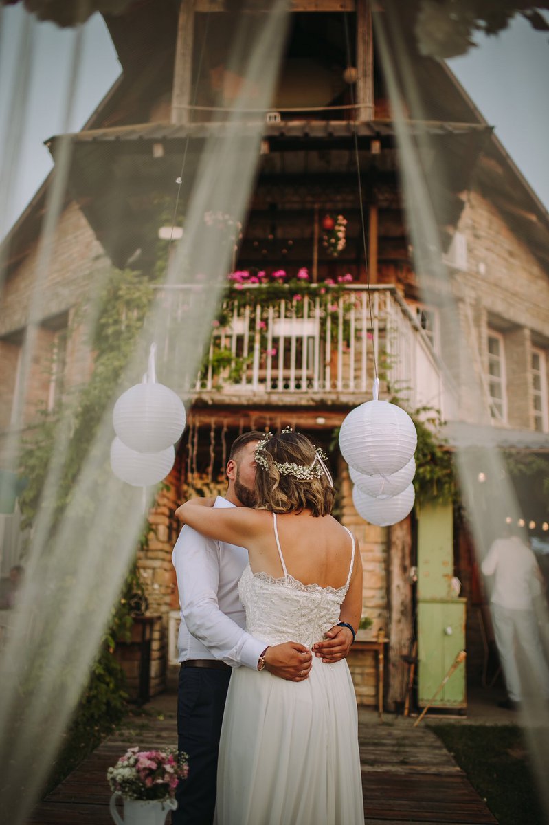 ddjuric's tweet photo. First dance goals
#dearestmoments #wedding #destinationwedding #djuricweddings #firstdance #brideandgroom #sunset #vintagehouse #rustic #firstdancegoals #novisad https://t.co/vTozfGzs25