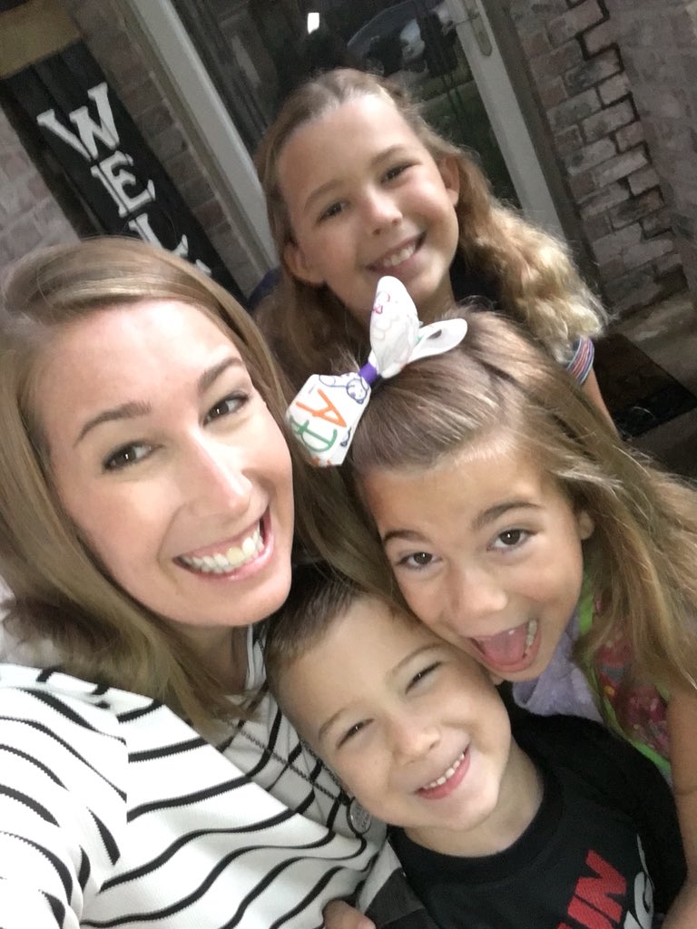 mathmomma5's tweet photo. Happy First Day of School! https://t.co/BHEu4MYu2S