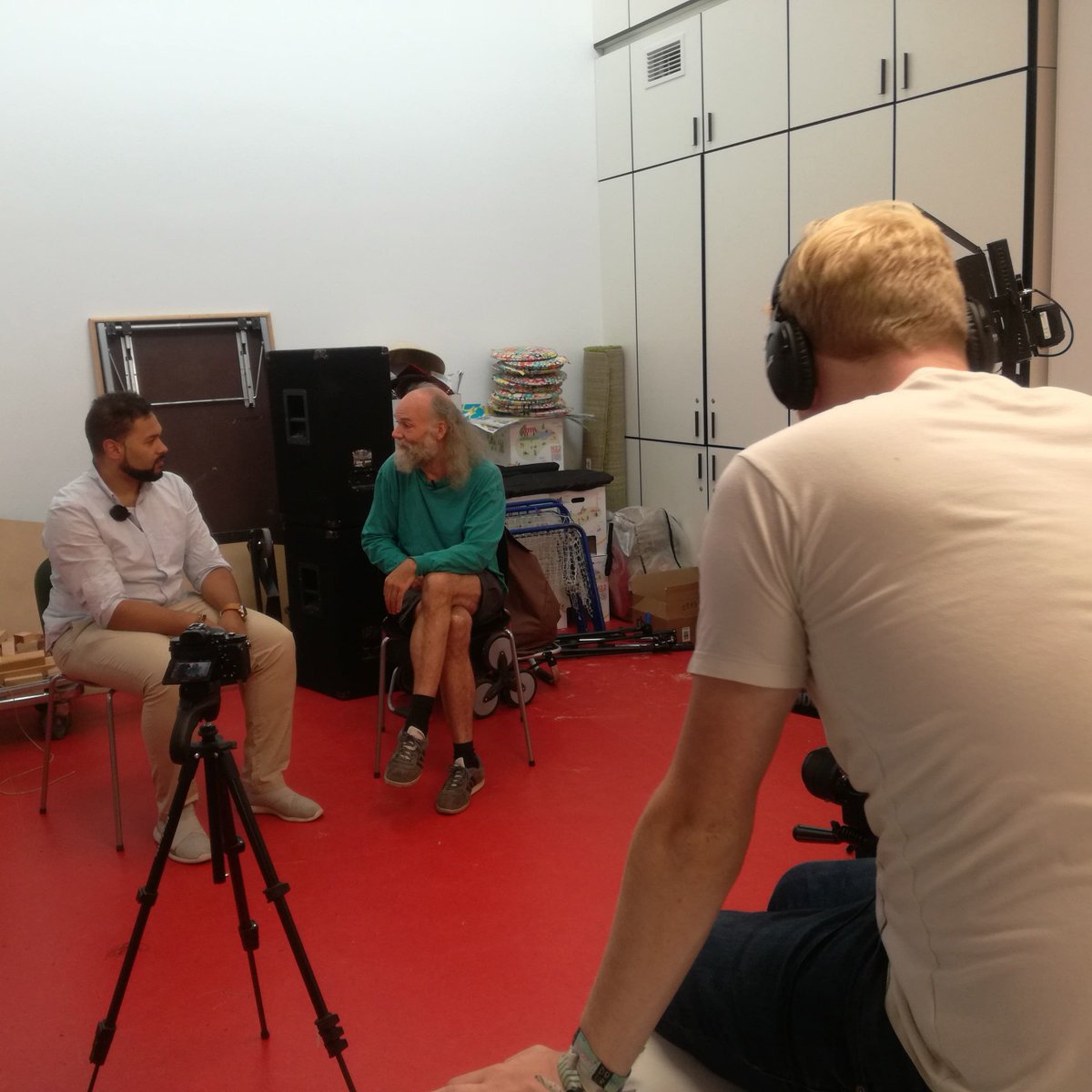 ViesTransition's tweet photo. Nous avons fini le tournage sur le Repair Café d'Anderlecht ;-) 📽 

Qu'est-ce qu'un Repair Café ? C'est un lieu où des bénévoles essayent de réparer vos objets 🔎 🛠 c'est aussi des rencontres ac des gens de votre commune autour d'un café ou d'une tarte ☕🥧 

#VET #RepairCafé https://t.co/1R4GeKMw6G