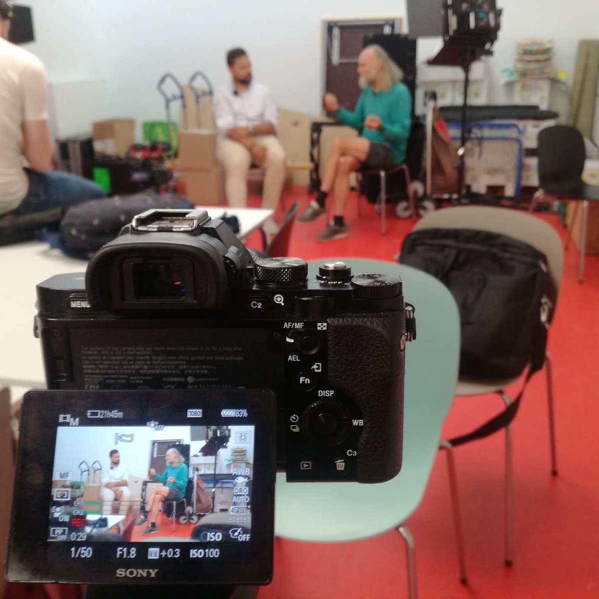 ViesTransition's tweet photo. Nous avons fini le tournage sur le Repair Café d'Anderlecht ;-) 📽 

Qu'est-ce qu'un Repair Café ? C'est un lieu où des bénévoles essayent de réparer vos objets 🔎 🛠 c'est aussi des rencontres ac des gens de votre commune autour d'un café ou d'une tarte ☕🥧 

#VET #RepairCafé https://t.co/1R4GeKMw6G