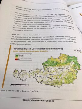 agesnews's tweet photo. @rudi_anschober @BMNT_at „Boden ist Lebensgrundlage für Menschen, Tiere &amp; Pflanzen. Boden ist Wasser- &amp; Nährstoffspeicher. Boden ist Filter für Schadstoffe &amp; Bibliothek der Menschheitsgeschichte. Und Boden ist eine natürliche Klimaanlage“, Hans-Peter Haslmayr @agesnews zu Bodenfunktionen &amp; Klimaänderung. https://t.co/UkYFEFD6O7