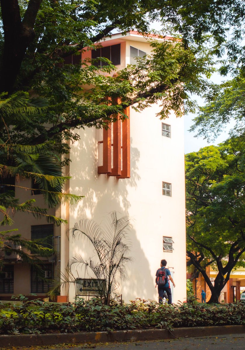 DynaaMiike's tweet photo. 1st day of school tomorrow.

To the freshmen, welcome to our home. Hope you love it as we do!

To the sophomore and juniors, it's another year to grow, take risks, make mistakes, and learn.

To the seniors and fellow super seniors, it's our last first day so let's make it count! https://t.co/QoYGsxco7c