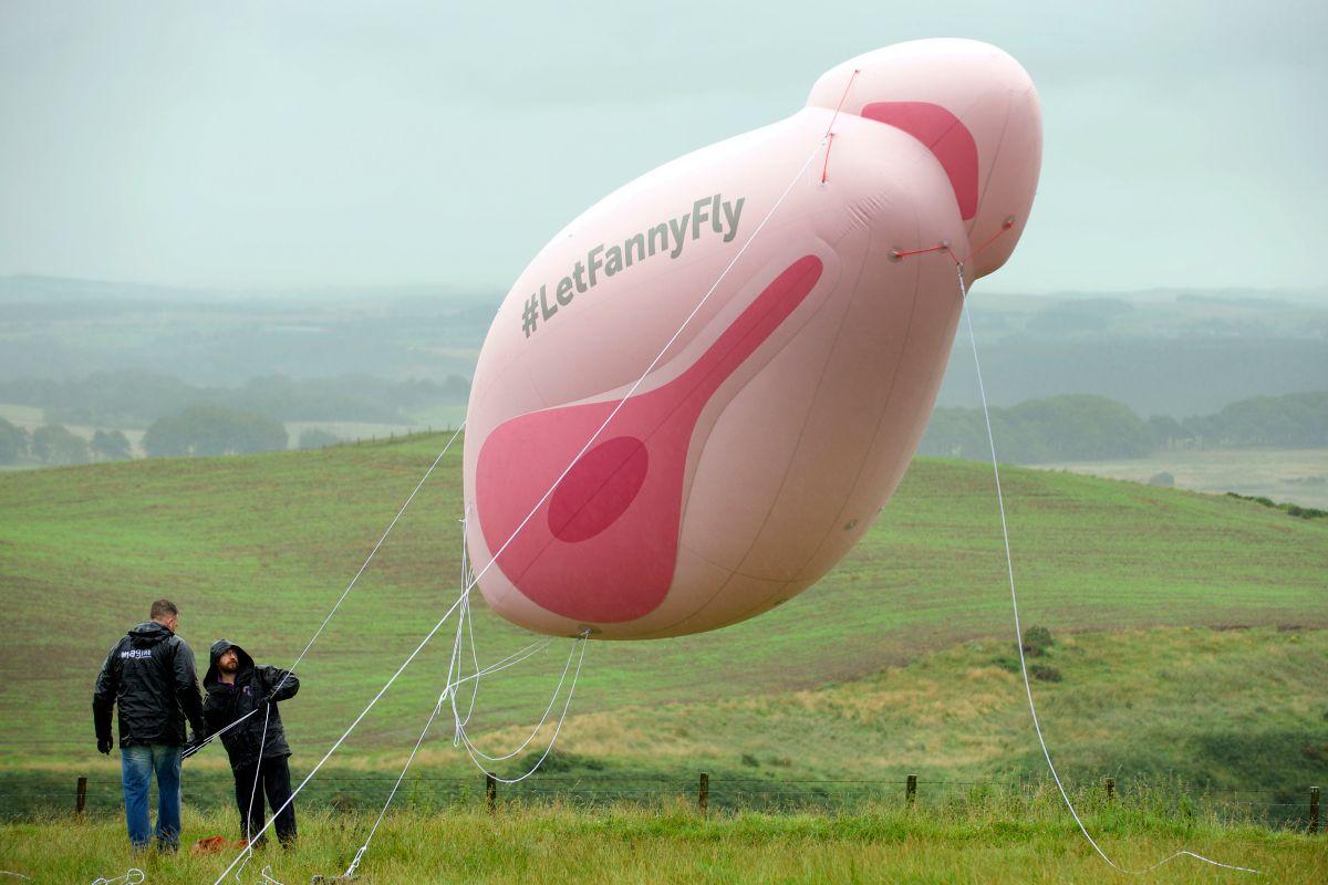 Fabulousmag's tweet photo. People are campaigning to fly a 19ft vagina blimp over Edinburgh #LetFannyFly https://t.co/FWD76ZuJqs https://t.co/V1ToA8RhRr