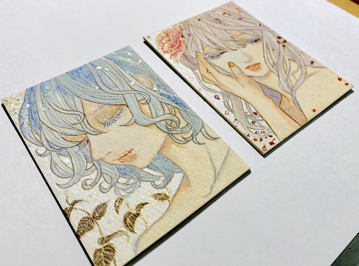 ATCに水晶や貝の粉で描きました❄?上川組は色素薄そうで涼しい画面が似合いそう… 