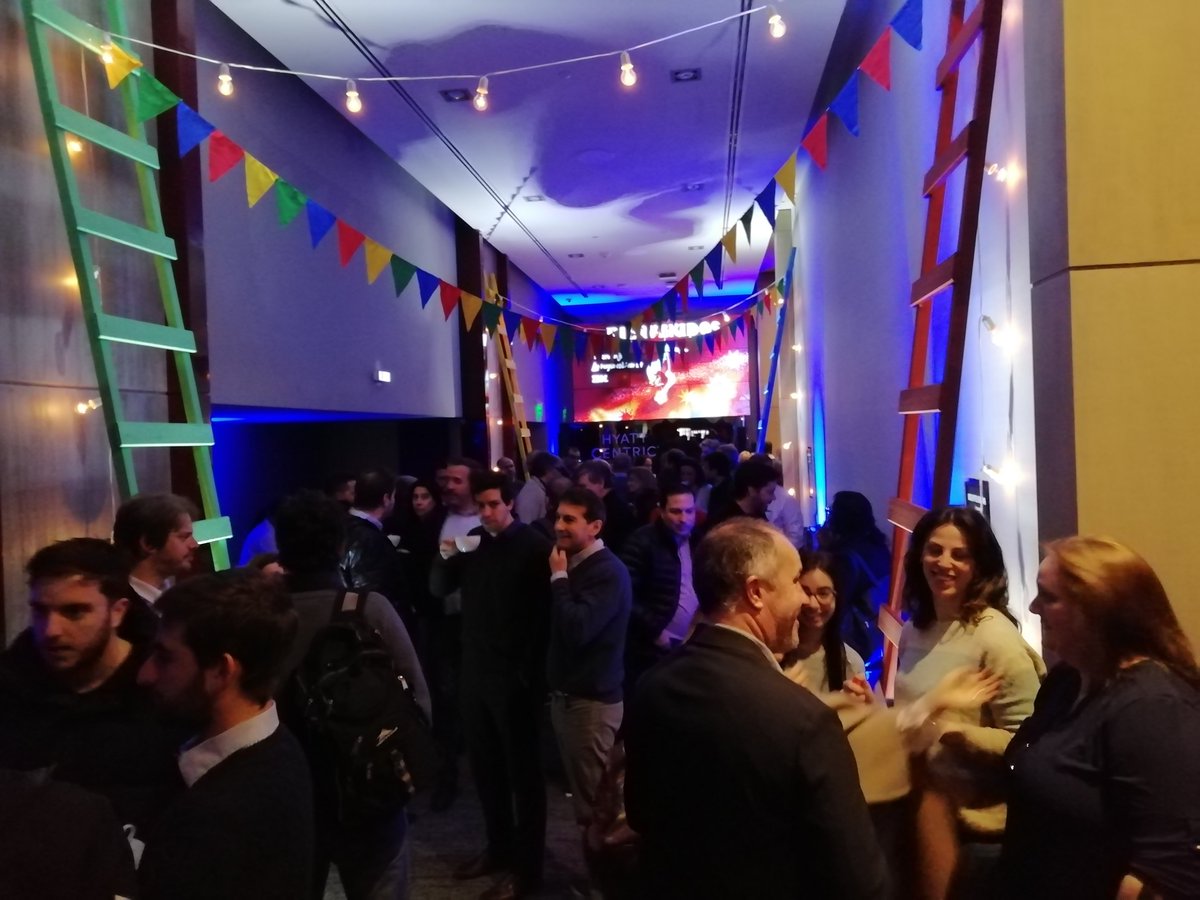 surasiterix's tweet photo. Empezando el #sellforward @IBMUruguay https://t.co/fEHF2pwX3k