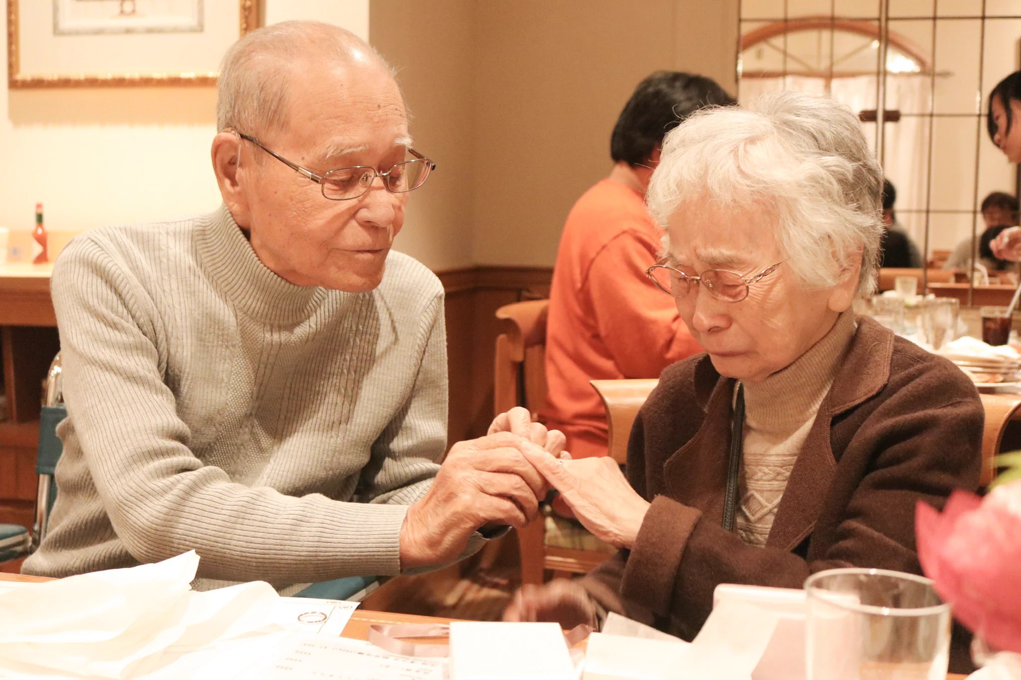 結婚60周年を迎えたときにおじいちゃんからおばあちゃんへのプレゼントが素敵すぎる！！