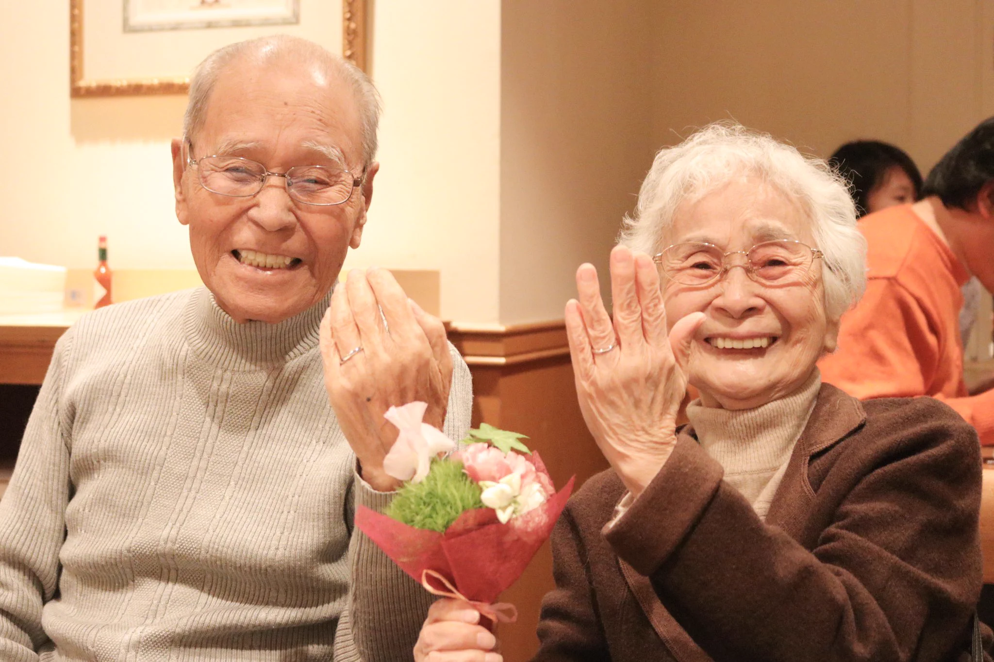 結婚60周年を迎えたときにおじいちゃんからおばあちゃんへのプレゼントが素敵すぎる！！