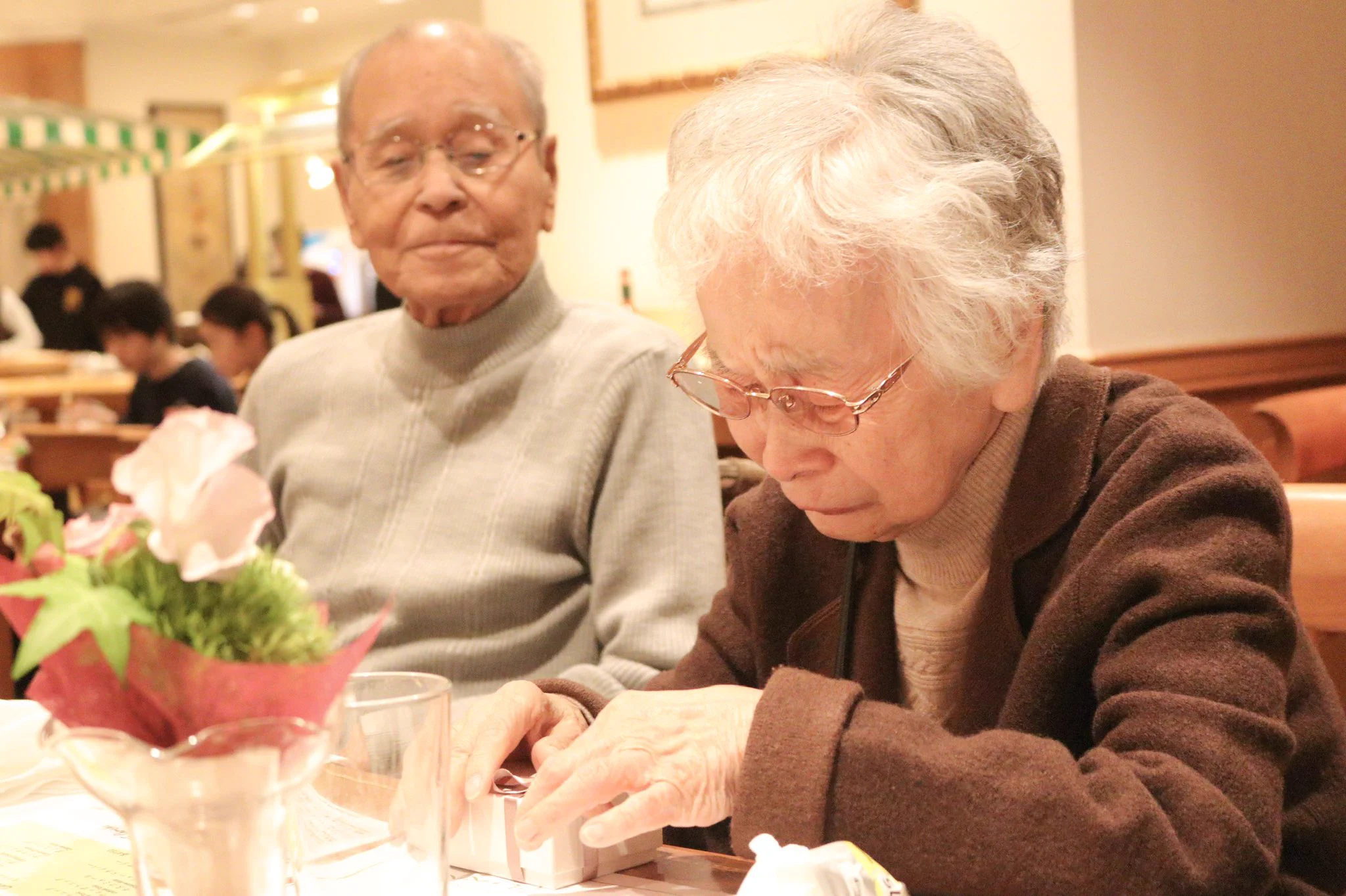 結婚60周年を迎えたときにおじいちゃんからおばあちゃんへのプレゼントが素敵すぎる！！