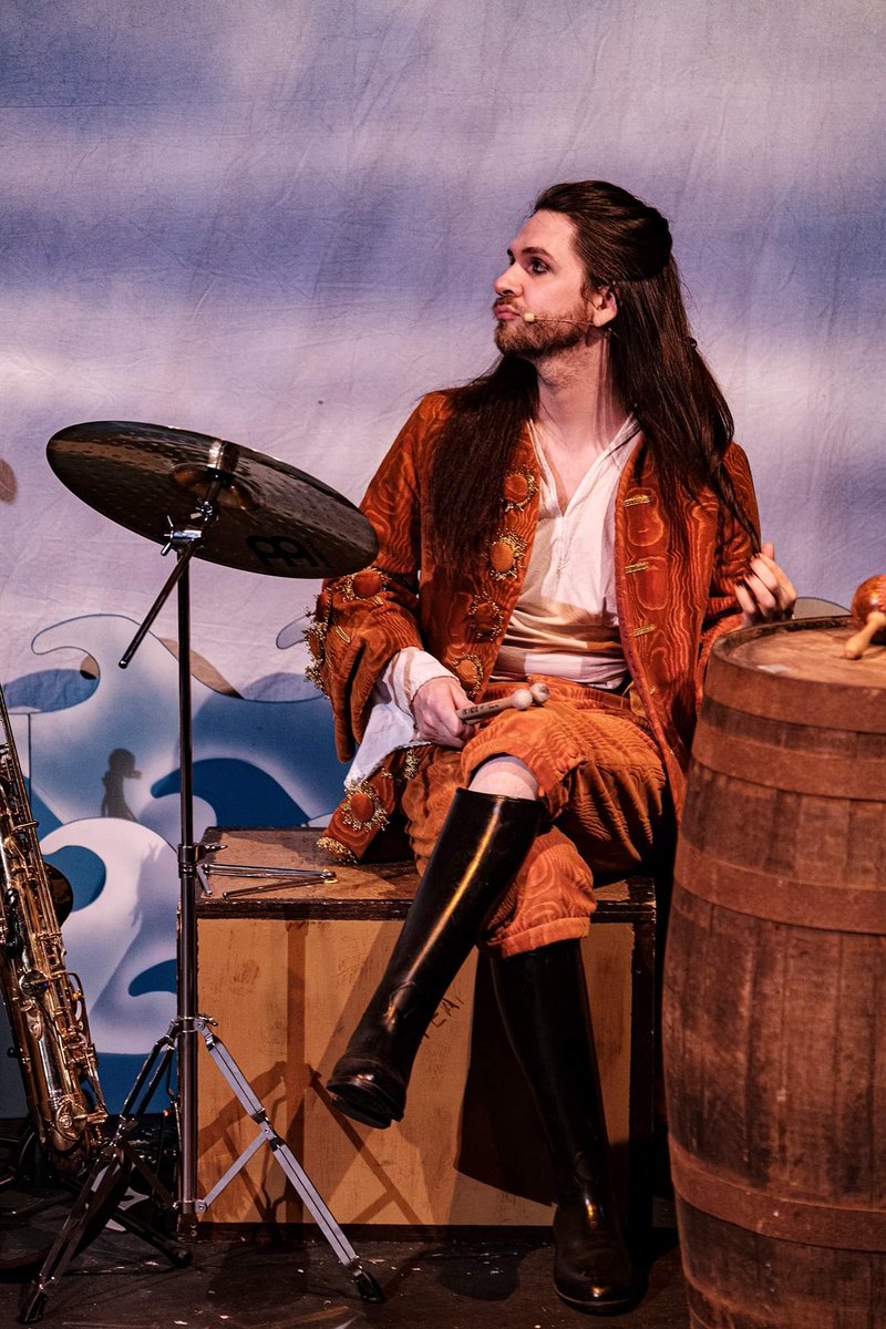 Happy Tuesday!!

Piramania! Is back for 12 more shows!! Cookie isn't best pleased :(

Cowbarn 4:35pm everyday... grab your tickets and join in the fun!

#makeyourfringe #edfringe <a href="/FollowTheCow/">Underbelly Edinburgh</a> <a href="/edfringe/">Edinburgh Festival Fringe</a>