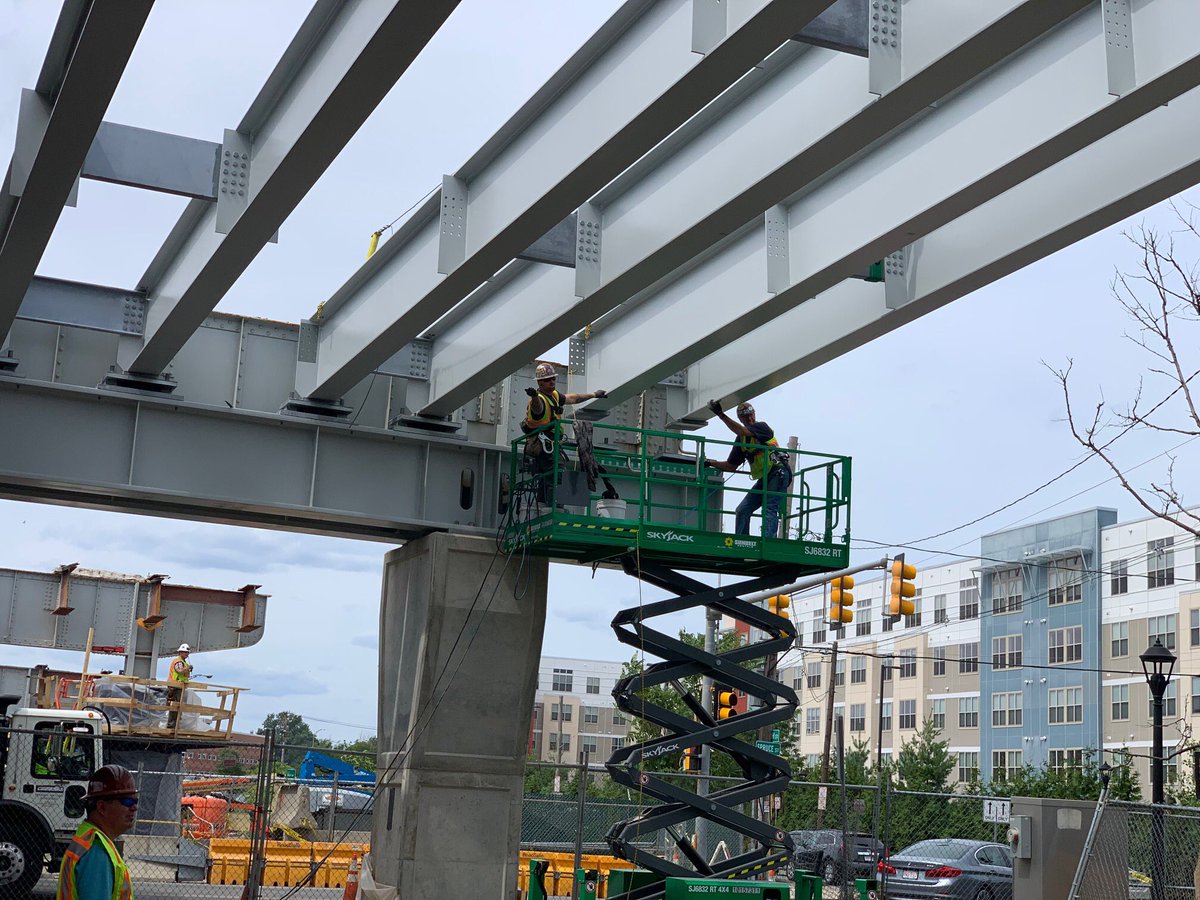 MassDOT's tweet photo. #Chelsea Viaduct visible progress this week with new steel & concrete columns. Check Route 1 #TobinBridge #ChelseaCurves work & #MAtraffic details: https://t.co/5BpFeotAgN https://t.co/PgbuVVn9s9