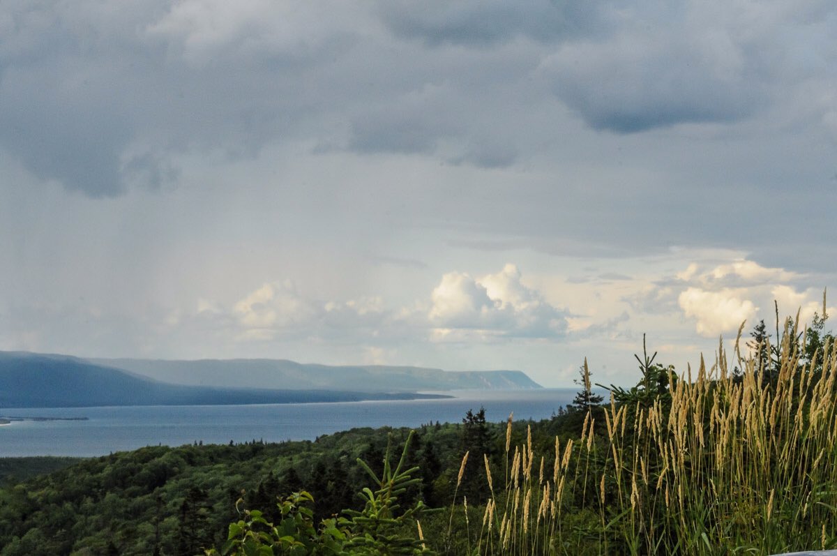 LisaFinneyPhoto's tweet photo. Watching the rain pass by, the sun shining on Cape Smokey.
#ExploreCB #CapeBreton #CabotTrail #roadTrip #VisitNovaScotia #ExploreCanada #rain #clouds https://t.co/TTXsaMlZy0