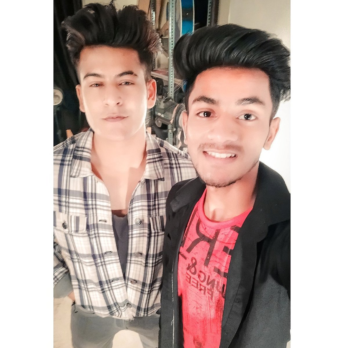 Mr_Varun4's tweet photo. Me With Manjul Khattar. 🕺😎

#light #manjul #picdeer 
#faishonmodel #masterpiece  #artist #abstracto #stayabstract #photography #exhilaration #photooftheday #harkul #manjulization #sometag #beautiful #celebrityface #someteg #creative #drawing #faishonable #websta #webstagram https://t.co/pje4bxPD6g