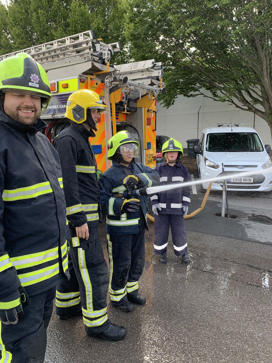swindondowns's tweet image. Salamander Fire Course 2019 begins #DownSyndrome #downsawarness #firecourse #salamanderfirecourse #swindon #firefighter #MakingMemories