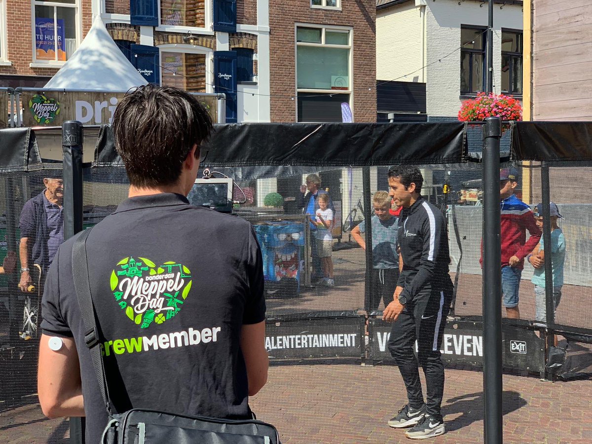 joshuaagteres's tweet photo. Afgelopen donderdag invulling mogen geven met #FreestylerJosh middels voetbalentertainment. Mooie opdracht i.s.m. @MEProductionsNL op de @Meppeldag 2019. https://t.co/Zyrp65zbGL