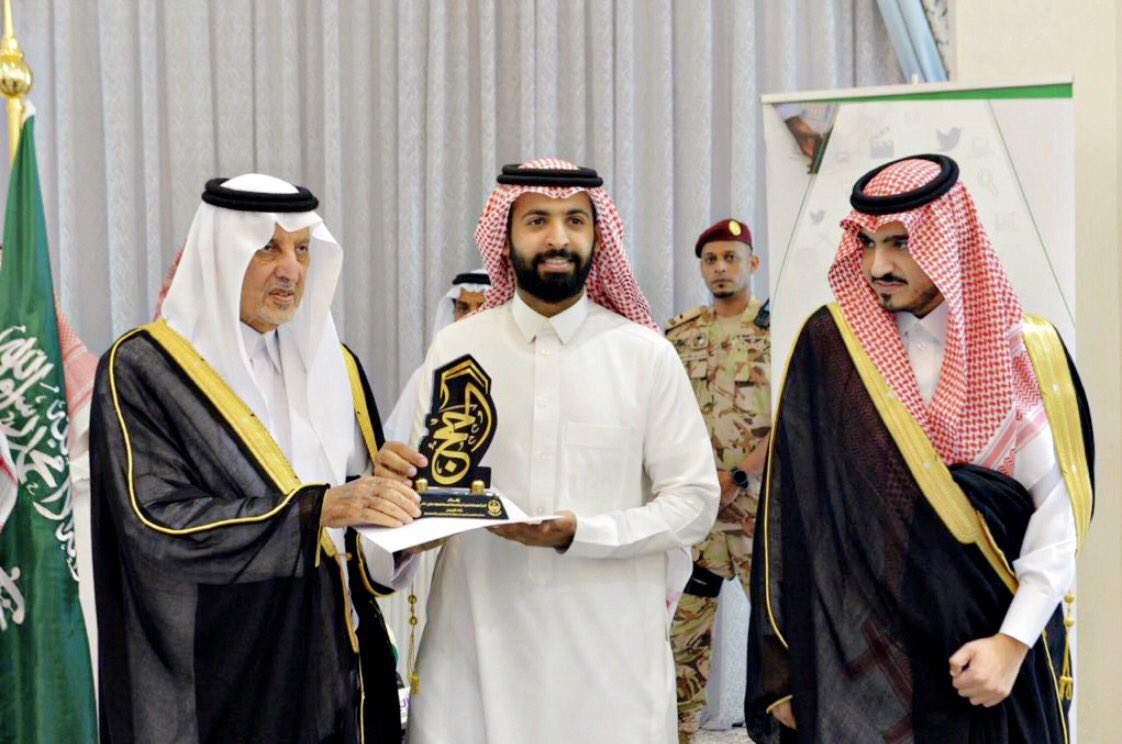 _iomar_'s tweet photo. بفضل الله تم تكريمي من قبل سمو أمير منطقة مكة المكرمة الأمير خالد الفيصل،بـ  #جائزة_الامارة_للاعلام_الجديد
عن ثاني أفضل صورة في حج عام 1440 هـ
وافر الشكر ل @MiSKinitiatives لتمكين ودعم الشباب.

#العالم_في_قلب_المملكة 
#مسك_المشاعر https://t.co/OYtILUZf3N