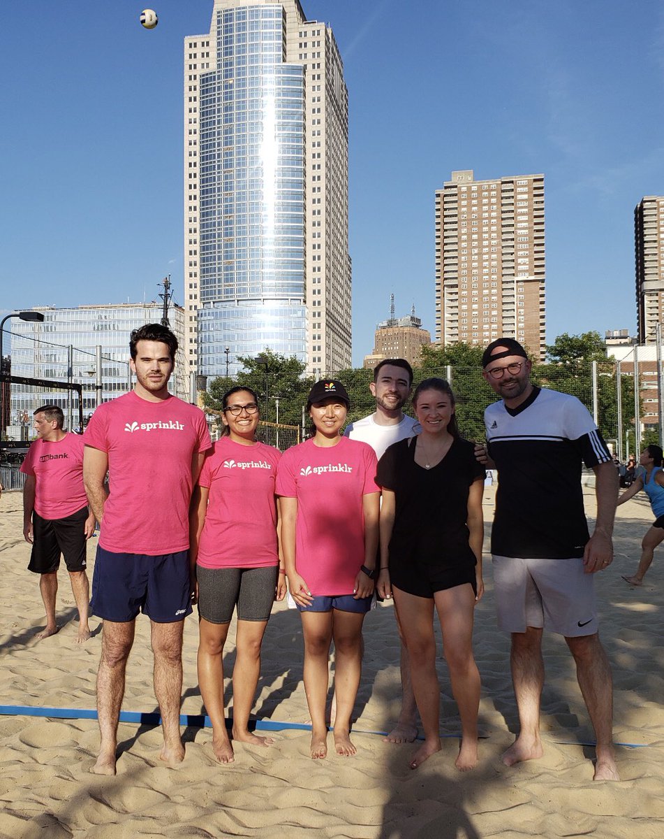 daslekim's tweet photo. Every week, our NYC volleyball team plays in the @ZogSports league against other companies. Proud to represent @Sprinklr and get fit together π #SprinklrActive https://t.co/Z24VN1BfcQ