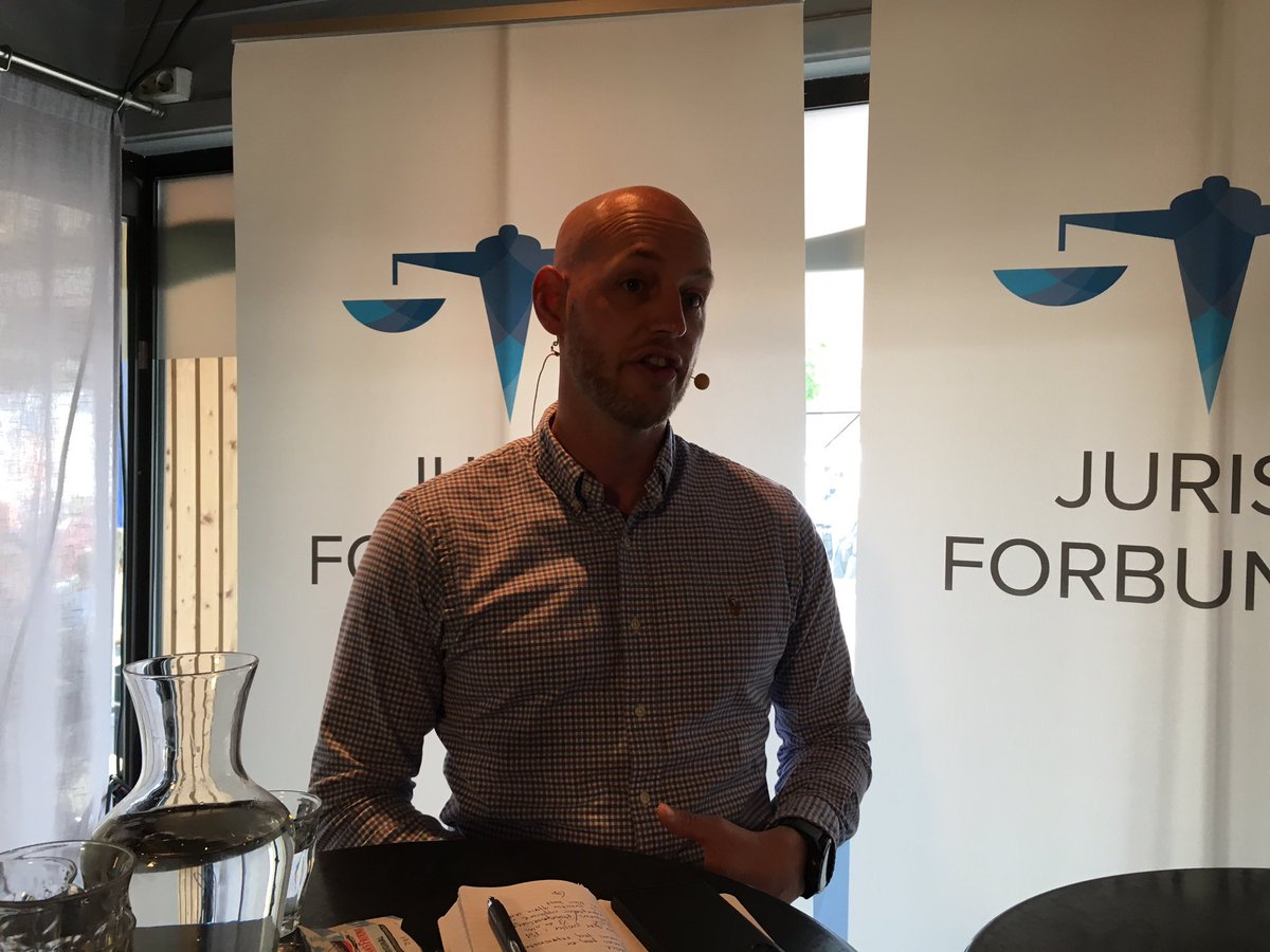 Det bør utredes et skille mellom politi og påtalemyndighet, mener Politijuristenes leder Are Frykholm. #juristforbundet under #arendalsuka2019.