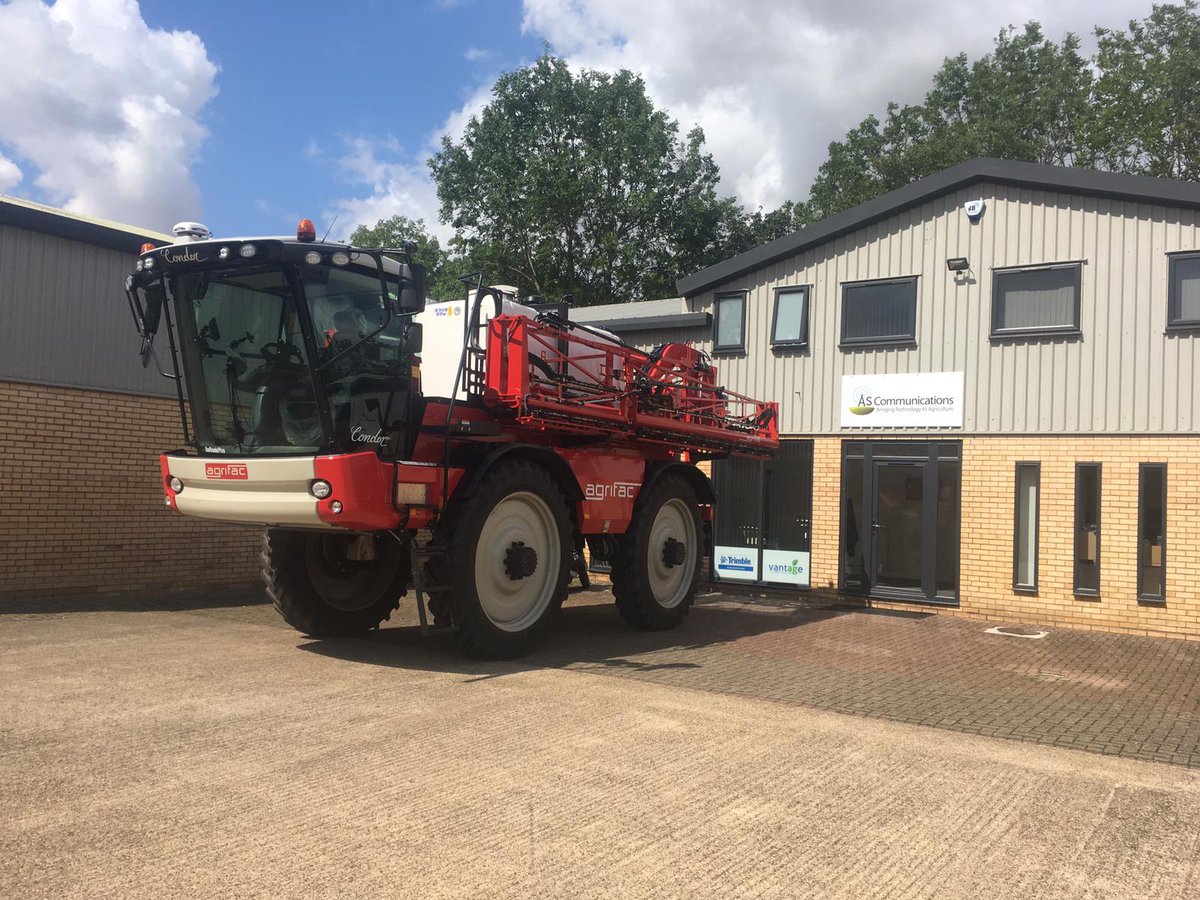 VantageEngWales's tweet photo. We're hosting some @AgrifacUKLtd engineers for training today. Learning about our @Trimble_Ag products! #PrecisionAgTraining #TrainingSupport
https://t.co/YvxpCCSeGr https://t.co/fzdqIMZfgm