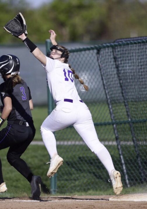 Proud to announce the addition of #11 Ellie Tressler to our Firecrackers family! Ellie is a C/INF and is a 2022 Grad at Pickerington High School Central. 🧨🥎💥 <a href="/ellie_tressler/">Ellie Tressler</a>