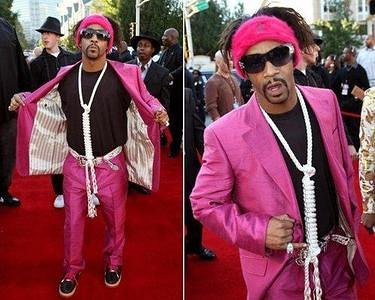 DapperAfrique's tweet image. This is not to say you shouldn't wear any accessories with your suits.Infact you should wear accessories but keep them at a minimum; perhaps one or two rings, a watch and a pair of glasses if you happen to wear those.

#dapperafrique
#styletuesday
#bespoketies