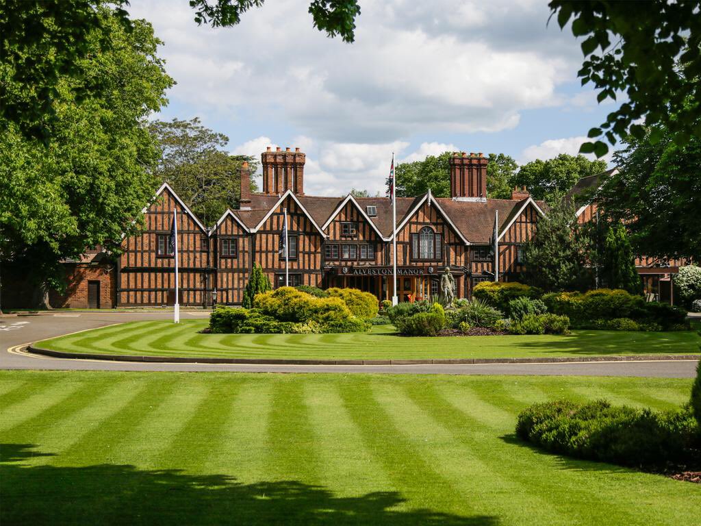 MAF_MattHayes's tweet photo. Great day yesterday with some of the guys in Stratford prepping our new vendor finance strategy.

And what a location! @MacdonaldHotels https://t.co/besxZYH4WJ