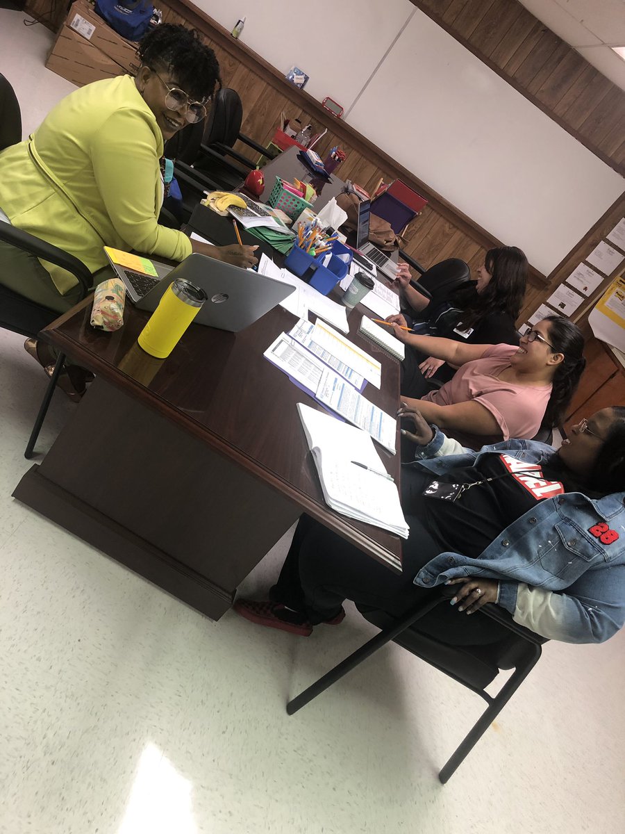 Hearts2Haynes's tweet photo. In the work with a math planning session! @TanMiBlack @IsaacsES_HISD #theisaacsway #teamhisd https://t.co/wxrF5jfIMN