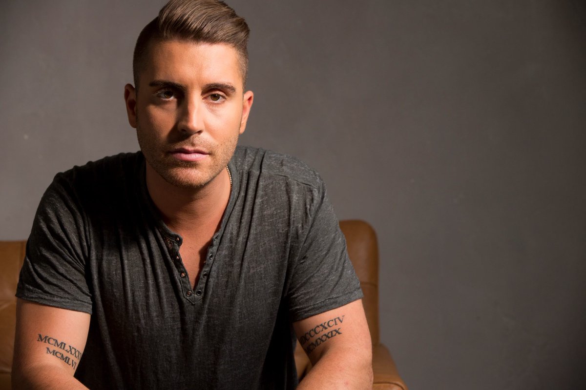 ABronxTaleTour's tweet photo. There’s a new Lorenzo in the neighborhood!

Everyone send a big Bronx welcome to @nickfradiani 🤟🏼 https://t.co/J2jwKJ864f