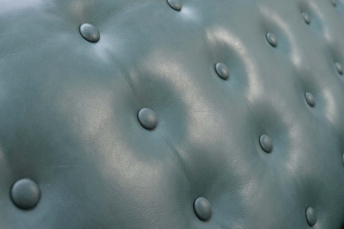 Decca_intl's tweet image. The art of upholstery ✨ #TheLondonCollection #madebydecca #DeccaHome