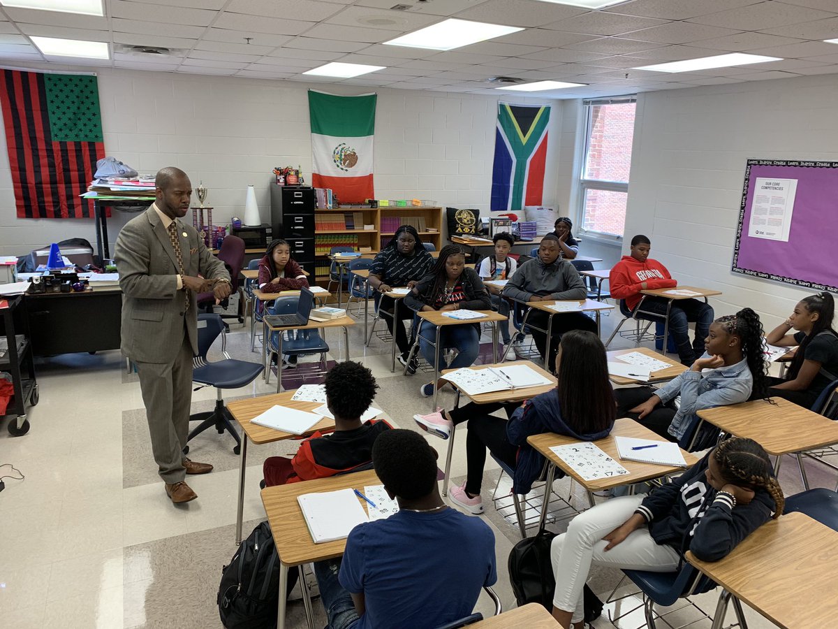 dan_a_sims's tweet photo. A Day One FILLED with instruction @APSsatlanta!!!!! @CarstarphenMJ @Atldepsupt @APS_HighSchools @PrincipalFord https://t.co/Iq37YRaxDA