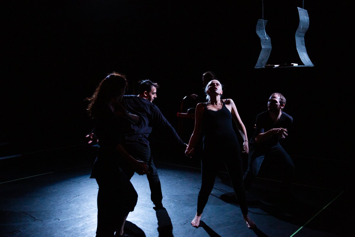 CMDTheatre's tweet photo. Final night of #Tethered at 7pm @cockpittheatre. Follow this ensemble as they take Alice from her world of dance and into VR... @CamdenFringe https://t.co/qhDnRqfYU9