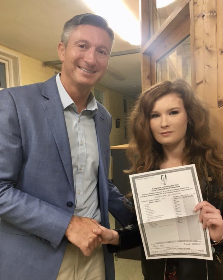 StAlsCarrig's tweet photo. Well done to all our students who received their results today, some super results and best of luck to all with the CAO offers! A big congrats to Caoimhe who got the full 625! #LeavingCert2019 https://t.co/lqPY05IJGy